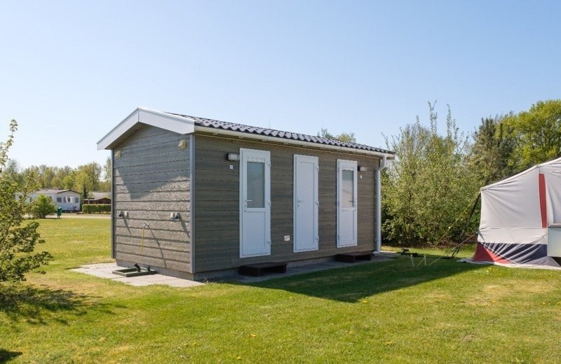 Comfort kampeerplaats met privé sanitair