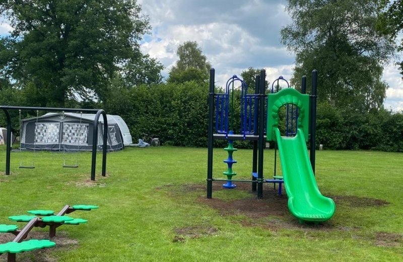 Nieuwe speeltuintjes op veldjes De Valk en Wulp!